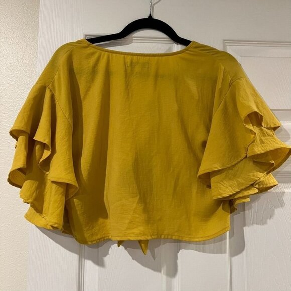 Moon River Yellow Ruffle Sleeve Crop Top Size Medium - Picture 1 of 3